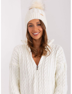 Bonnet model 187439 Rue Paris