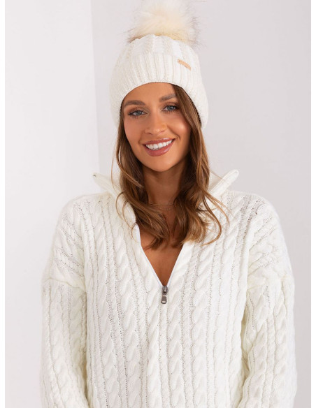 Bonnet model 187439 Rue Paris